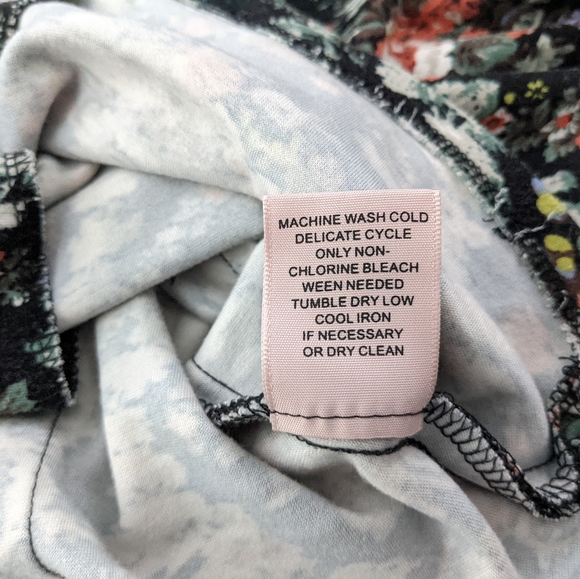 Philosophy Floral Blouse with Gold Zipper - Sz. Medium - Picture 9 of 13